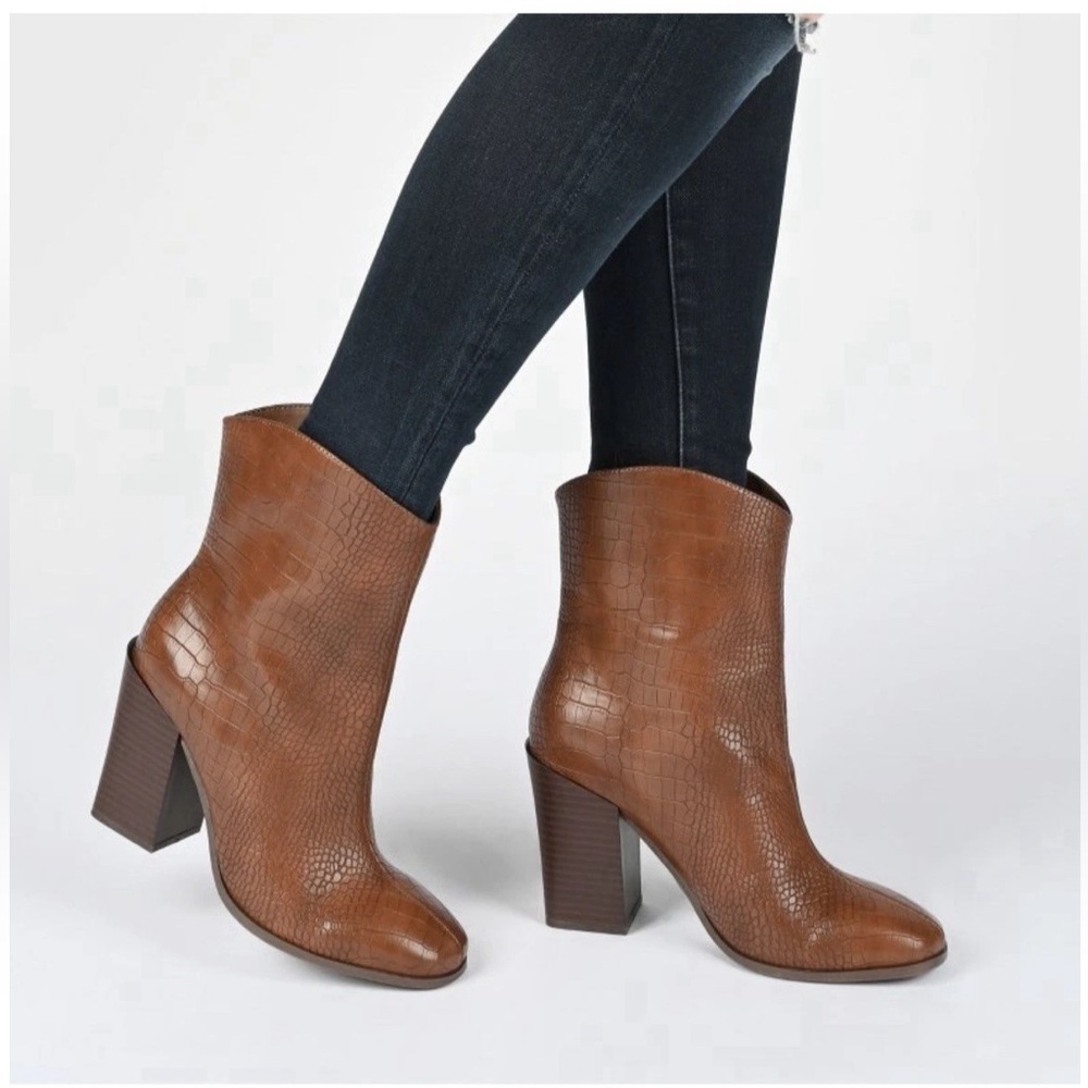 Journee Collection Brekinn Croc Brown Ankle Booties Size 7 NWOB